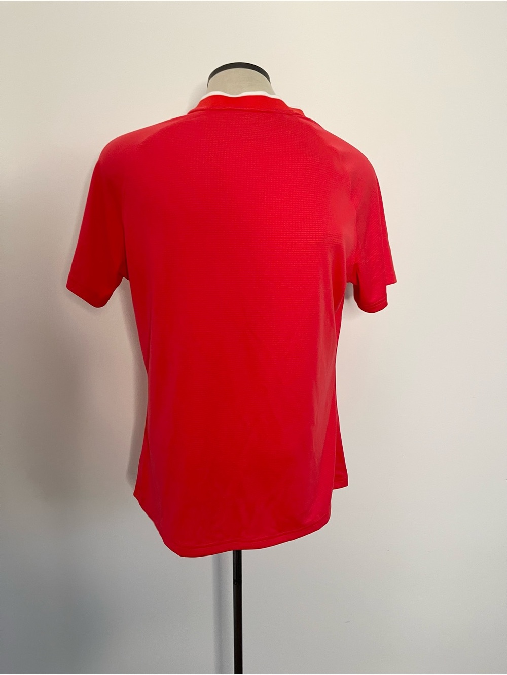 NWT Adidas Climachill upf 50 Women’s Red Short-Sleeve Henley Golf Top Shirt - Picture 9 of 9